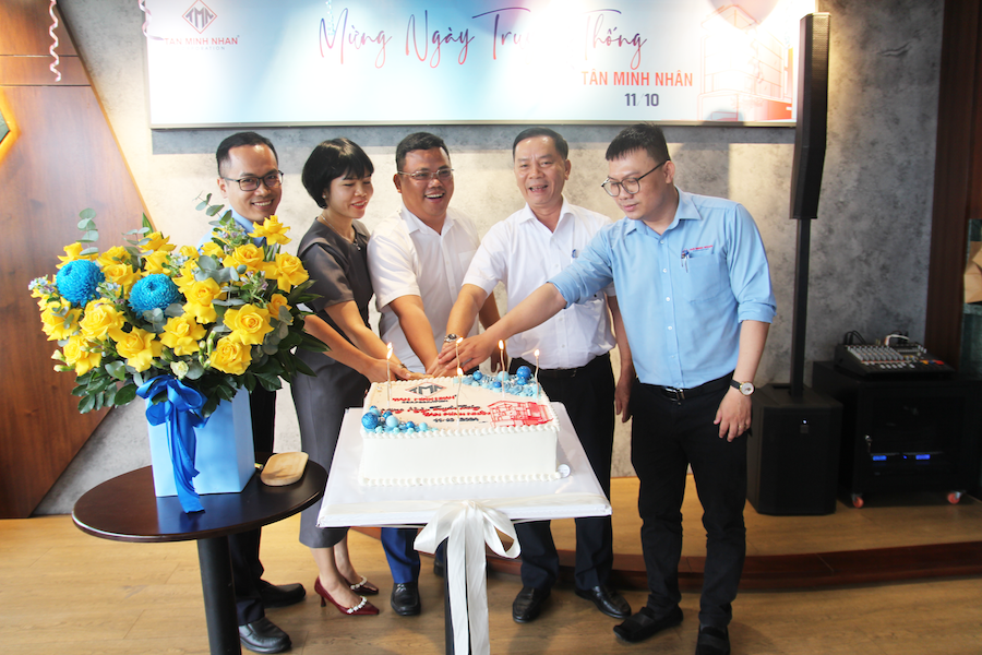 Tân Minh Nhân chào mừng ngày truyền thống 11/10